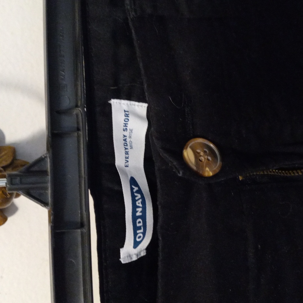 Shorts 6 1/2" inseam by Old Navy - Picture 2 of 3